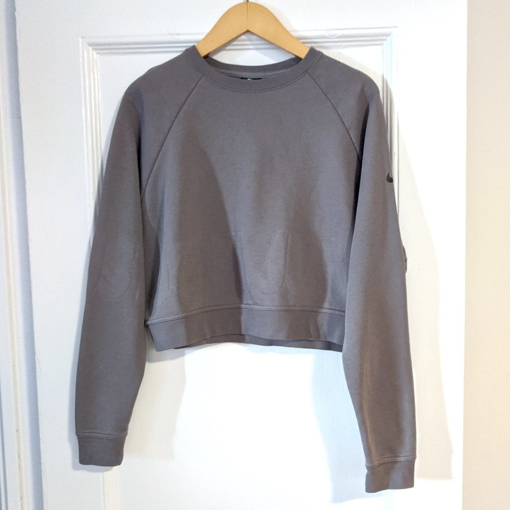 NIKE Versa Cropped Embossed Jersey Sweatshirt - M